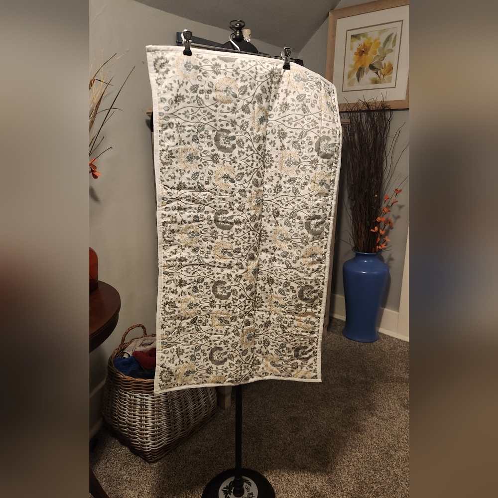 2 Home VCNY Decorative King Pillow Shams 21x36 Gray/Wht Floral. NWOT